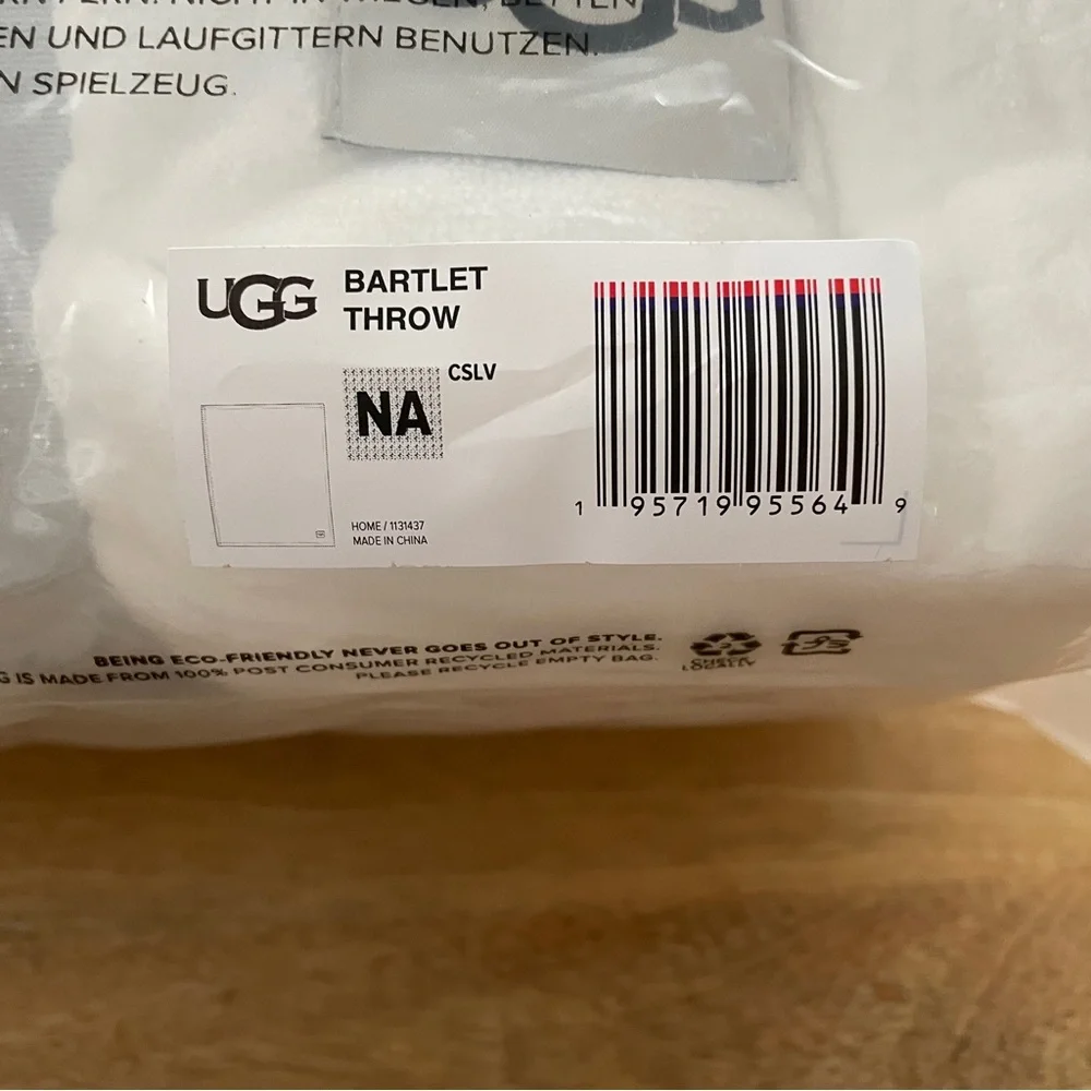 UGG Snow White Cozy Throw Blanket - Picture 4 of 5